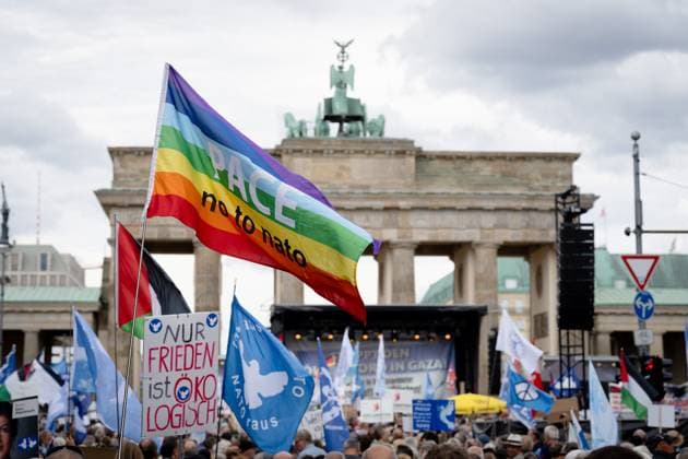 Berlin, Brandenburg Gate, rally, Peace Berlin, Brandenburg Gate, rally, Peace Berlin Berlin GER