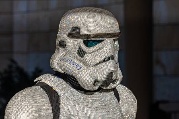 Noris Force Con 7 2025 in the, Stadthalle Fuerth, 13 09 2025 An absolute eye-catcher at Noris Force Con 7 A Stormtrooper cosplay completely set with countless sparkling rhinestones The helmet and armor reflect the light spectacularly and give the iconic lo 20250913-286A8555-M4000