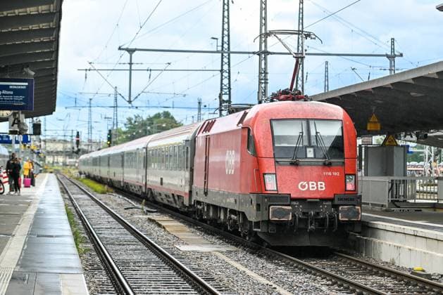 GER, Main station in Augsburg 30 08 2025, Main station, Augsburg, GER, Main station in Augsburg, in the picture a train of the Östereichische Bundesbahnen ÖBB entering the station, symbolic photo, symbolic image nordphoto GmbHxHafner nph00200