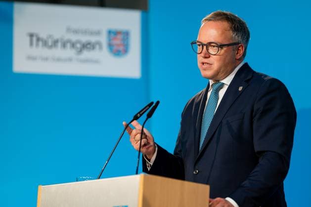 GOVERNMENT MEDIA CONFERENCE OF THE THURIAN STATE GOVERNMENT 16 09 2025 Erfurt The Thuringian Prime Minister Mario Voigt CDU at the government media conference of the Thuringian state government on the draft double budget 2026 2027 on September 16, 2025 in Erfurt