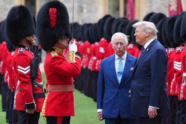 President Trump arrives in Windsor for his second State Visit to the UK President Trump and King Charles review the Guard of Honour as he and the First Lady arrive at Windsor Castle on his second state visit to the UK, in Windsor, Berkshire, UK, on the 17th September 2025. Picture by Kirsty Wigglesworth WPA-Pool Windsor Windsor Castle Berkshire United Kingdom  WHA-0803
