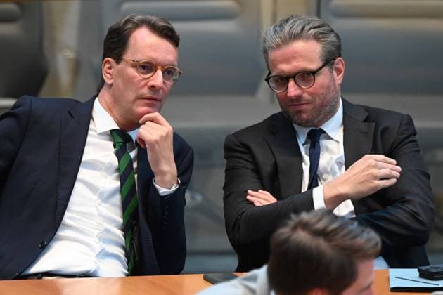 f l Hendrik WUEST, Wüst, CDU, State Premier of North Rhine-Westphalia, Andreas WIERMER Government Spokesman NRW, Debate on the Act on the Adoption of the Budget of the State of North Rhine-Westphalia for the Financial Year 2026 Budget Act 2026 HHG 2026 100 Session of the State Parliament of North Rhine-Westphalia, in the State Parliament of North Rhin