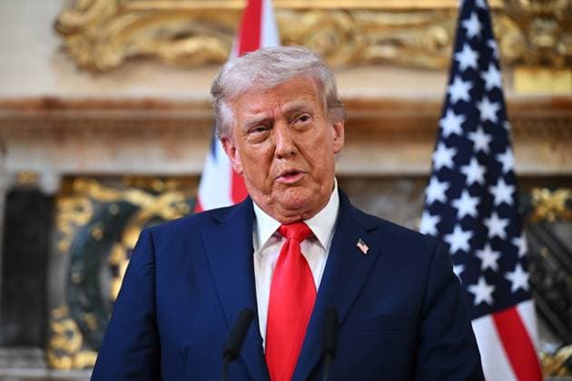 President Trump State Visit to the UK AYLESBURY, ENGLAND - SEPTEMBER 18: U.S. President Donald Trump talks at a press conference with UK Prime Minister Keir Starmer (not pictured) at Chequers at the conclusion of a state visit on September 18, 2025 in Aylesbury, England. This is the final day of President Trump™s second UK state visit, with the previous one taking place in 2019 during his first presidential term., Credit:Leon Neal Avalon United Kingdom, England, Aylesbury  Copyright: xLeonxNealx xAvalonx 1038412725