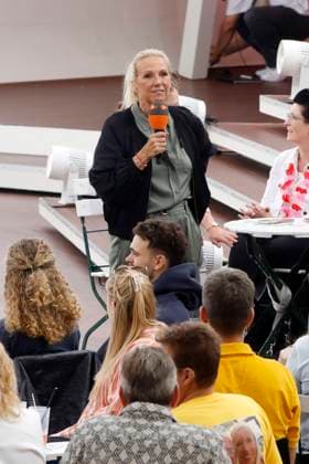 Andrea Kiewel in the TV show ZDF Fernsehgarten Der Fernsehgarten sings˜ on the Lerchenberg in Mainz Mainz, 21 09 2025 Foto:xAgenturxWehnertx xGränzdörferx xFuturexImagex fernsehgarten2109_5904