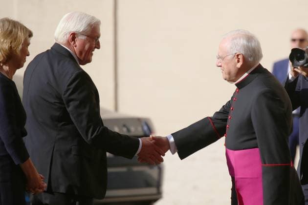 Vatican City, Vatican, 22 09 2025 Federal President travels to Rome Italy and the Vatican Elke Büdenbender and Frank Walter Steinmeier welcomed by Monsignor Leonardo Sapienza before the private audience with Pope Leo XIV Copyright: xdtsxNachrichtenagenturx dts_83357