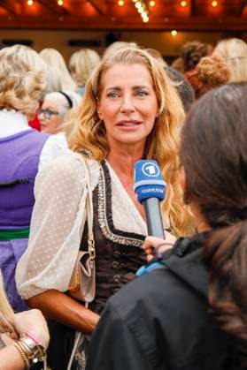 190 Munich Oktoberfest Regines Damenwiesn 2025 Munich, 22 9 2025 Giulia Siegel at Regines Damenwiesn 2025 in the Schützen marquee at the 190 Munich Oktoberfest in Munich Bavaria Copyright: xMatthiasxGränzdörferx