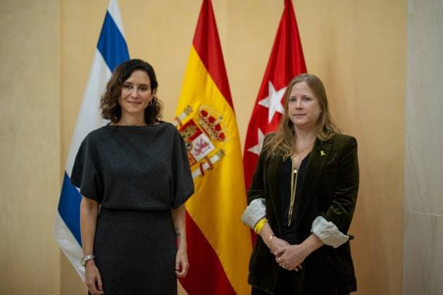 September 25, 2025, Madrid, Spain: The president of the Community of Madrid, Isabel Diaz Ayuso, poses with the chargà d affaires of the Israeli Embassy in Spain, Dana Erlich. The President of the Community of Madrid, Isabel Diaz Ayuso, holds a meeting at the Real Casa de Correos, the headquarters of the regional government, with the Chargà d Affaires of the Israeli Embassy in Spain, Dana Erlich. Madrid Spain - ZUMAs197 20250925_aaa_s197_285 Copyright: xDavidxCanalesx