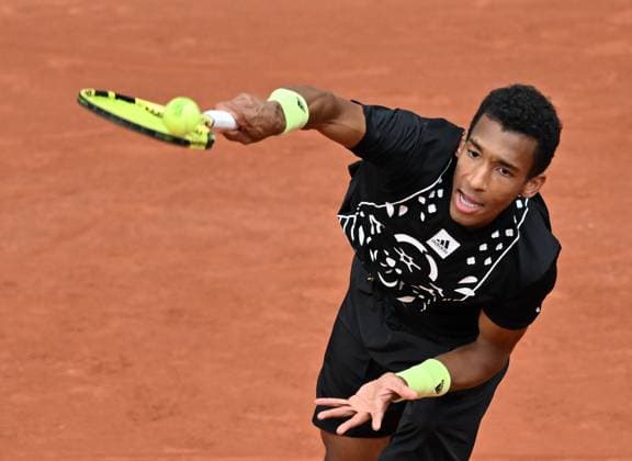 French Open Roland Garros 2022, day 8 PARIS, FRANCE - MAY 28: Felix Auger-Aliassime of Canada in action against Rafael Nadal (not seen) of Spain in the men’s fourth round match during French Open tennis tournament at Roland ?Garros Stadium in Paris, France on May 29, 2022. Ile-de-France France. Editorial use only. Please get in touch for any other usage.  Copyright: x2025xAnadoluxMustafaxYalcÄ±nx