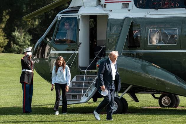 September 26, 2025, Washington, Dc, United States: President DONALD TRUMP accompanied by granddaugther KAI TRUMP return to the White House after attending the Ryder Cup on September 26, 2025. Washington United States - ZUMAl312 20250926_znp_l312_044 Copyright: xAndrewxLeydenx