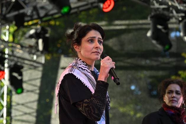 Rally All Eyes on Gaza on Saturday 27 09 2025 at the Victory Column in Tiergarten in Berlin Photo Actress Pegah Ferydoni, moderator of the rally More than 50 organizations support the call for the rally, including Amnesty International and medico international The broad alliance wants Copyright: epd-bild ChristianxDitsch epd-Gaza_Demo20 - Kopieren