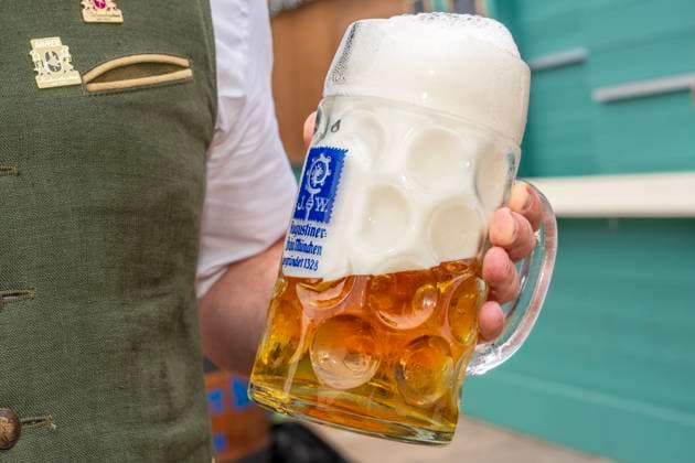 A fresh Schaumige, Mass Bier, Augustiner, with more foam than beer and thus in line with