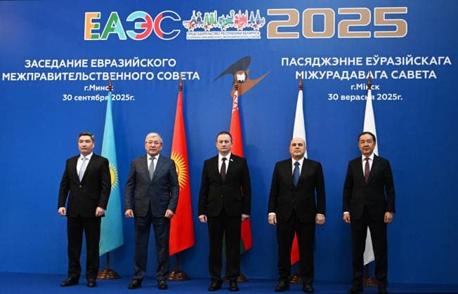 Belarus Eurasian Intergovernmental Council 9016552 30.09.2025 Kazakh Prime Minister Olzhas Bektenov, Kyrgyz Prime Minister - Head of the Presidential Administration Adylbek Kasymaliev, Belarusian Prime Minister Alexander Turchin, Russian Prime Minister Mikhail Mishustin and Chairman of the Board of the Eurasian Economic Commission (EEC) Bakytzhan Sagintayev pose for a family photo before a meeting of the Eurasian Economic Union Intergovernmental Council in Minsk, Belarus. Sputnik Minsk Belarus Copyright: xx