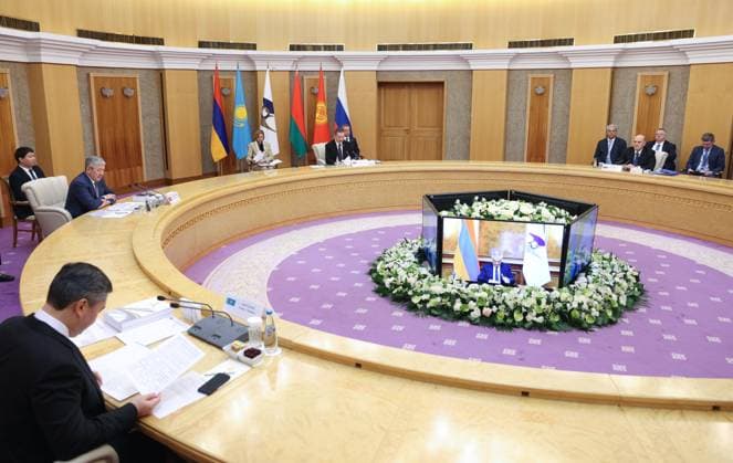 Belarus Eurasian Intergovernmental Council 9016553 30.09.2025 Kazakh Prime Minister Olzhas Bektenov, Kyrgyz Prime Minister - Head of the Presidential Administration Adylbek Kasymaliev, Belarusian Prime Minister Alexander Turchin and Russian Prime Minister Mikhail Mishustin attend a meeting of the Eurasian Economic Union Intergovernmental Council in Minsk, Belarus. Sputnik Minsk Belarus Copyright: xx