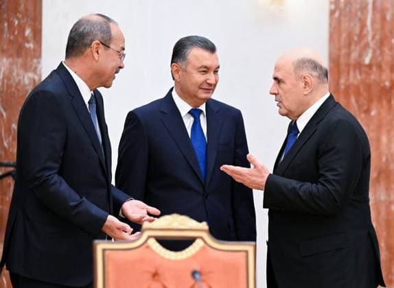 Belarus Eurasian Intergovernmental Council 9016636 30.09.2025 From left, Uzbek Prime Minister Abdulla Aripov, Tajik Prime Minister Kokhir Rasulzoda and Russian Prime Minister Mikhail Mishustin wait before a meeting of participants of the Eurasian Intergovernmental Council with Belarusian President Alexander Lukashenko in Minsk, Belarus. Alexander Miridonov Sputnik Minsk Belarus Copyright: xAlexanderxMiridonovx