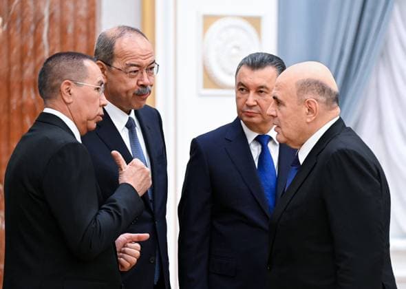 Belarus Eurasian Intergovernmental Council 9016650 30.09.2025 From second left, Uzbek Prime Minister Abdulla Aripov, Tajik Prime Minister Kokhir Rasulzoda and Russian Prime Minister Mikhail Mishustin wait before a meeting of participants of the Eurasian Intergovernmental Council with Belarusian President Alexander Lukashenko in Minsk, Belarus. Alexander Miridonov Sputnik Minsk Belarus Copyright: xAlexanderxMiridonovx
