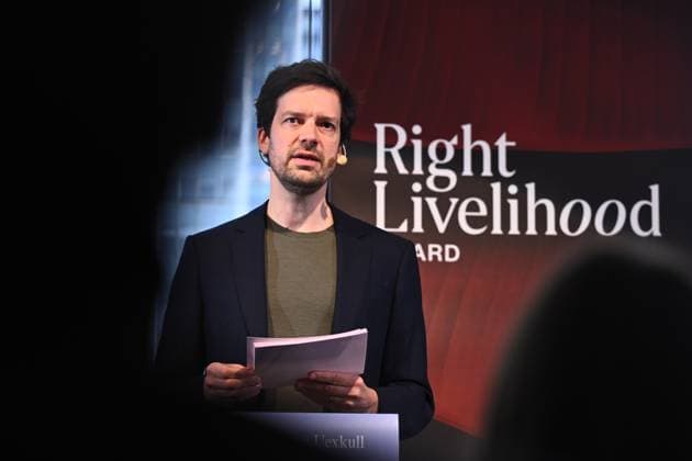 STOCKHOLM, SWEDEN 20251001 Ole von Uexkull, CEO of the Right Livelihood Award announces this years winners during a press conference at Kulturhuset Stadsteatern in Stockholm STOCKHOLM SWEDEN x10090x  Copyright: xClaudioxBresciani TTx RIGHT LIVELIHOOD AWARD TILLKÄNNAGES Eropv6xmVb8
