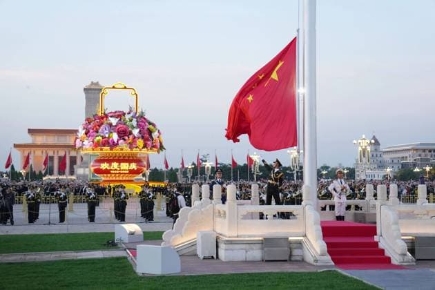 251001 -- BEIJING, Oct. 1, 2025 -- A flag-raising ceremony marking the 76th anniversary of the founding of the People s Republic of China is held at Tian anmen Square in Beijing, capital of China, Oct. 1, 2025. XINHUA PHOTOS OF THE DAY JuxHuanzong  XINHUA PHOTOS OF THE DAY IMAGO JuxHuanzong  imago images 1067190616
