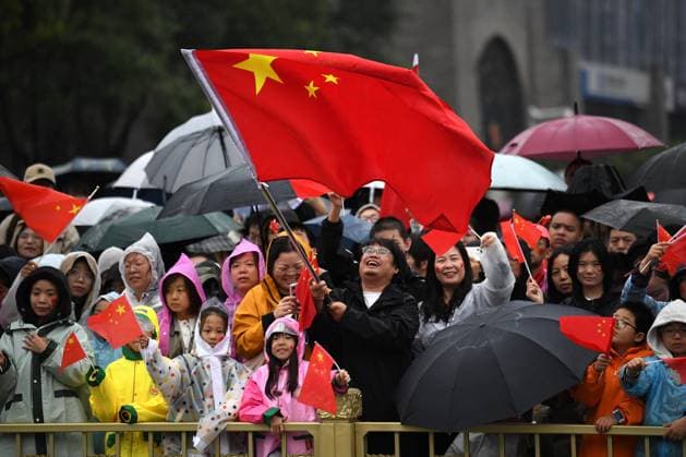 (251001) -- BEIJING, Oct. 1, 2025 -- People attend a flag-raising ceremony in Xi an, northwest China s Shaanxi Province, Oct. 1, 2025. The 76th anniversary of the founding of the People s Republic of China was observed on Wednesday in various ways across the country. ) CHINA-NATIONAL DAY-CELEBRATION (CN) LixYibo