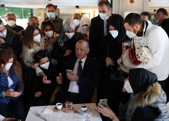 Turkish President Erdogan chats with citizens in Istanbul s Uskudar ISTANBUL, TURKEY - OCTOBER 21: Turkish President, Recep Tayyip Erdogan chats with citizens during his visit to a cafe on the Zubeyde Hanim Street in Uskudar district of Turkey s Istanbul province on October 21, 2021. Istanbul Turkey. Editorial use only. Please get in touch for any other usage.  Copyright: x2025xAnadoluxMuratxKulax
