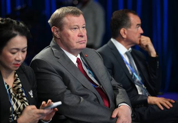 Russia Putin Valdai Discussion Club 9018279 02.10.2025 Russian Presidential Envoy to the Southern Federal District Vladimir Ustinov, centre, and Krasnodar Territory Governor Veniamin Kondratyev attend a plenary session The Polycentric World: Instructions for Use of the Valdai International Discussion Club in Sochi, Krasnodar region, Russia. Grigory Sysoev Sputnik Sochi Krasnodar region Russia  Copyright: xGrigoryxSysoevx