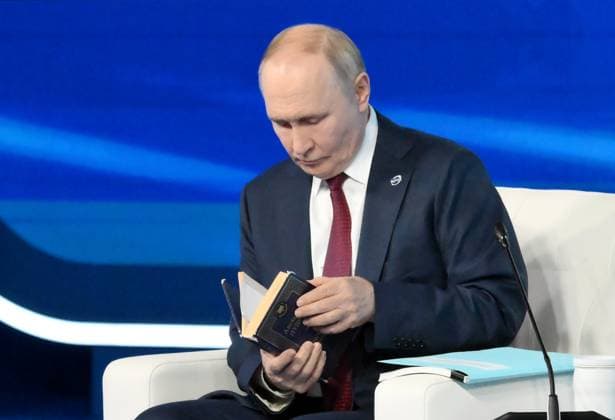 Russia Putin Valdai Discussion Club 9018297 02.10.2025 Russian President Vladimir Putin attends a plenary session The Polycentric World: Instructions for Use of the Valdai International Discussion Club in Sochi, Krasnodar region, Russia. Grigory Sysoev Sputnik Sochi Krasnodar region Russia  Copyright: xGrigoryxSysoevx