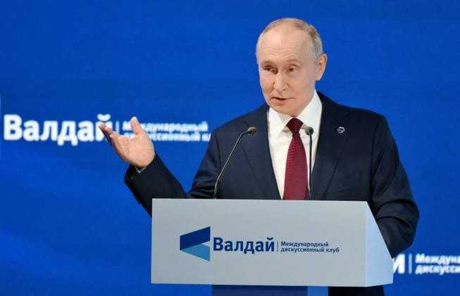 Russia Putin Valdai Discussion Club 9018305 02.10.2025 Russian President Vladimir Putin delivers a speech during a plenary session The Polycentric World: Instructions for Use of the Valdai International Discussion Club in Sochi, Krasnodar region, Russia. Grigory Sysoev Sputnik Sochi Krasnodar region Russia  Copyright: xGrigoryxSysoevx