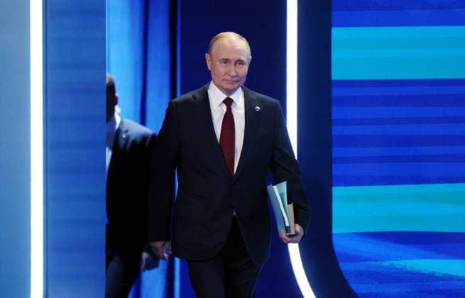 Russia Putin Valdai Discussion Club 9018331 02.10.2025 Russian President Vladimir Putin arrives for a plenary session The Polycentric World: Instructions for Use of the Valdai International Discussion Club in Sochi, Krasnodar region, Russia. Mikhail Metzel Sputnik Sochi Krasnodar region Russia  Copyright: xMikhailxMetzelx