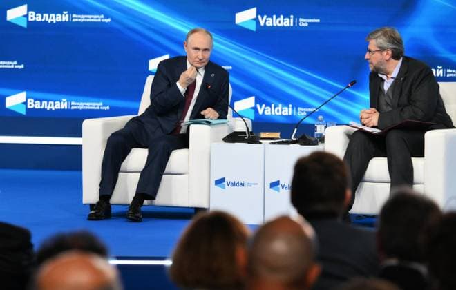 Russia Putin Valdai Discussion Club 9018347 02.10.2025 Russian President Vladimir Putin and Chairman of the Presidium of the Council on Foreign and Defense Policy and Research Director of the Foundation for Development and Support of the Valdai Discussion Club Fyodor Lukyanov attend a plenary session The Polycentric World: Instructions for Use of the Valdai International Discussion Club in Sochi, Krasnodar region, Russia. Grigory Sysoev Sputnik Sochi Krasnodar region Russia  Copyright: xGrigoryxSysoevx