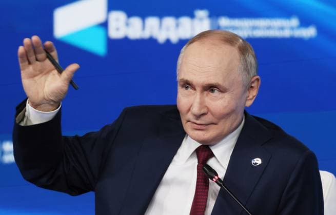 Russia Putin Valdai Discussion Club 9018441 02.10.2025 Russian President Vladimir Putin speaks during a plenary session The Polycentric World: Instructions for Use of the Valdai International Discussion Club in Sochi, Krasnodar region, Russia. Mikhail Metzel Sputnik Sochi Krasnodar region Russia  Copyright: xMikhailxMetzelx