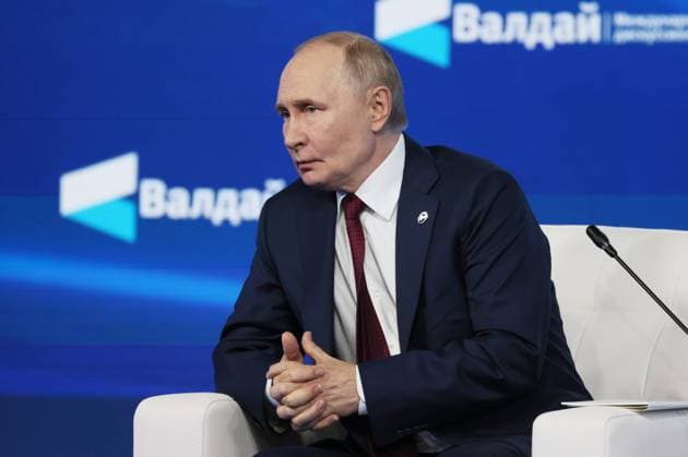 Russia Putin Valdai Discussion Club 9018445 02.10.2025 Russian President Vladimir Putin attends a plenary session The Polycentric World: Instructions for Use of the Valdai International Discussion Club in Sochi, Krasnodar region, Russia. Mikhail Metzel Sputnik Sochi Krasnodar region Russia  Copyright: xMikhailxMetzelx