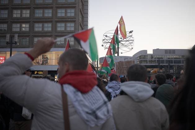 October 2, 2025, Berlin, Berlin, Germany: Thousands of people gathered to protest against the ongoing genocide in Gaza and the illegal interception of activists in international waters, sit-in at Alexanderplatz in solidarity with the Global Sumud Flotilla and the Palestinian people. Berlin Germany - ZUMAb284 20251002_zip_b284_001 Copyright: xZairaxBiaginix