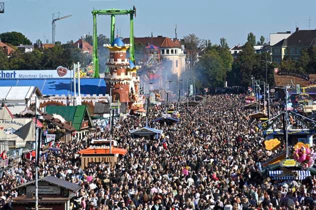 Oktoberfest visitors at the 190 Oktoberfest 2025 on the Theresienwiese Munich, 03 10 2025 Foto:xB.xSaarx xFuturexImagex oktoberfest_5003