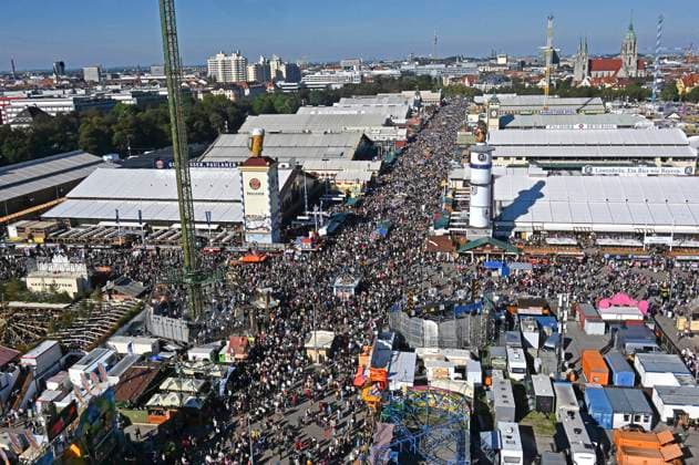 Oktoberfest visitors at the 190 Oktoberfest 2025 on the Theresienwiese Munich, 03 10 2025 Foto:xB.xSaarx xFuturexImagex oktoberfest_5038