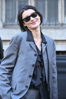 PFW Ann Demeulemeester Outside Arrivals Guest arriving at Ann Demeulemeester show during Paris Fashion Week in Paris, France on October 4, 2025. Photo by Julien Reynaud APS-Medias ABACAPRESS.COM Paris France Copyright: xReynaudxJulien APS-Medias ABACAx