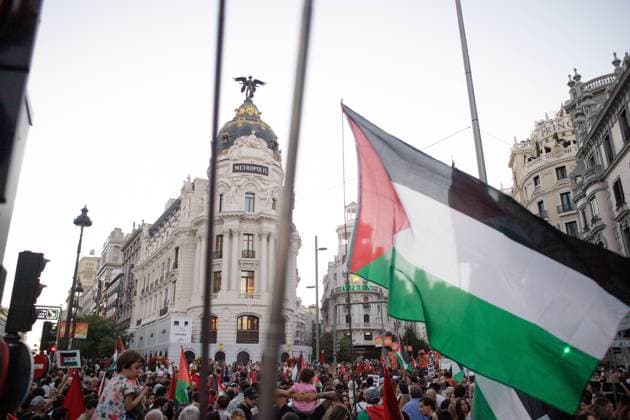 October 4, 2025, Madrid, Madrid, Spain: Thousands of people have marched in protest in solidarity with the Palestinian people through the streets of downtown Madrid. Protesters have demonstrated to stop the genocide being committed by Israel against the Palestinian people and to demand the breaking of relations and the end of arms sales between Spain and Israel. Madrid Spain - ZUMAl225 20251004_zip_l225_027 Copyright: xAlvaroxLagunax