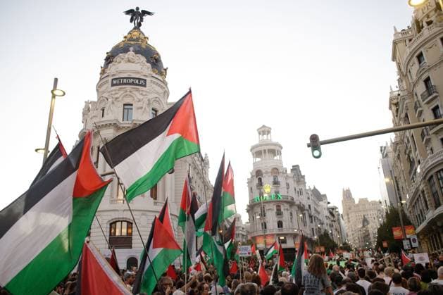 October 4, 2025, Madrid, Madrid, Spain: Thousands of people have marched in protest in solidarity with the Palestinian people through the streets of downtown Madrid. Protesters have demonstrated to stop the genocide being committed by Israel against the Palestinian people and to demand the breaking of relations and the end of arms sales between Spain and Israel. Madrid Spain - ZUMAl225 20251004_zip_l225_028 Copyright: xAlvaroxLagunax