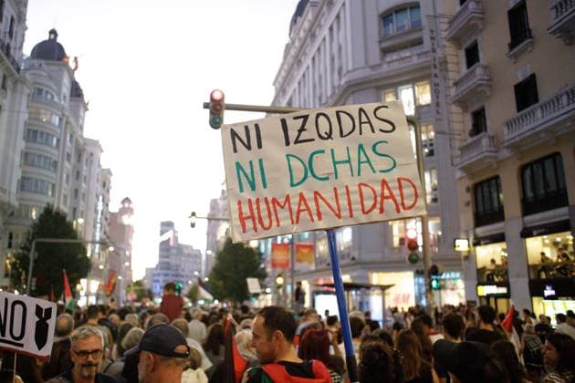 October 4, 2025, Madrid, Madrid, Spain: Thousands of people have marched in protest in solidarity with the Palestinian people through the streets of downtown Madrid. Protesters have demonstrated to stop the genocide being committed by Israel against the Palestinian people and to demand the breaking of relations and the end of arms sales between Spain and Israel. Madrid Spain - ZUMAl225 20251004_zip_l225_030 Copyright: xAlvaroxLagunax