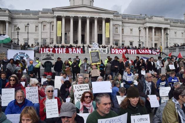 October 4, 2025, London, United Kingdom: Protesters hold placards stating I Oppose Genocide, I Support Palestine Action during the demonstration in Trafalgar Square. Hundreds of people gathered to show support for the activist group Palestine Action, which has been banned under anti-terrorism law, and demanded that the ban is lifted. London United Kingdom - ZUMAs197 20251004_aaa_s197_242 Copyright: xVukxValcicx