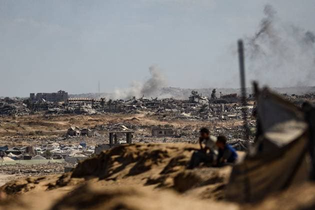 Israeli attacks continue on Gaza DEIR AL BALAH, GAZA - OCTOBER 5: Smoke rises from Gaza City seen from Deir al Balah, following intense Israeli military attacks on northern Gaza, on October 5, 2025. Khames Alrefi Anadolu Deir Al Balah Gaza. Editorial use only. Please get in touch for any other usage.  Copyright: x2025xAnadoluxKhamesxAlrefix