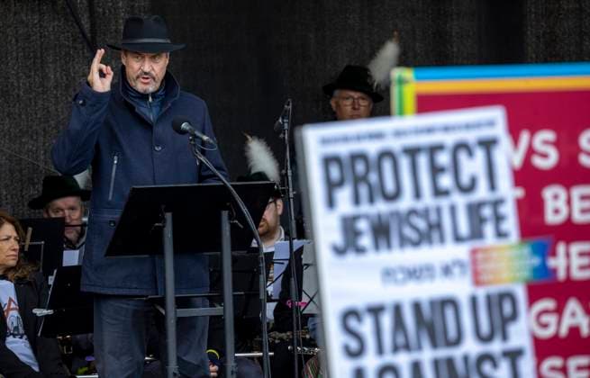 Markus Söder DEMO Commemorative rally against anti-Semitism Hatred of Jews Release of Hamas hostages on Königsplatz in Munich Date 05 10 2025