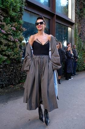 PFW - Jean Paul Gaultier Outside Arrivals Farida Khelfa arrives at the Jean Paul Gaultier show during the Womenswear Spring Summer 2026 as part of Paris Fashion Week on October 5, 2025 in Paris, France. Photo by Robin Psaila ABACAPRESS.COM Paris France Copyright: xPsailaxRobin ABACAx