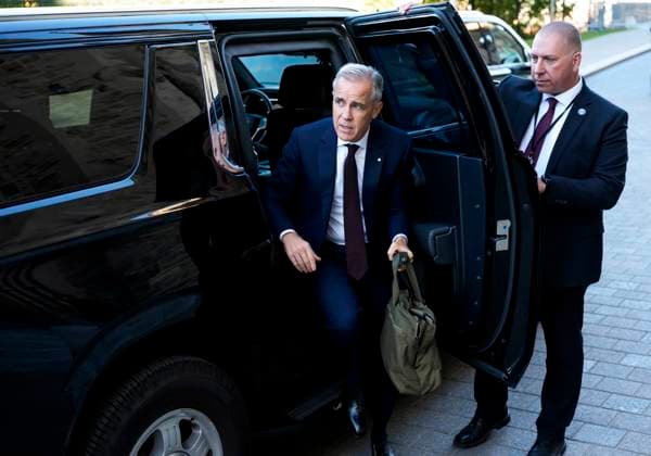 October 1, 2025, Ottawa, On, CAN: Prime Minister Mark Carney arrives on Parliament Hill in Ottawa before a meeting of the Liberal caucus, on Wednesday, Oct. 1, 2025. Ottawa CAN - ZUMAc35_ 20251001_zaf_c35_225 Copyright: xJustinxTangx