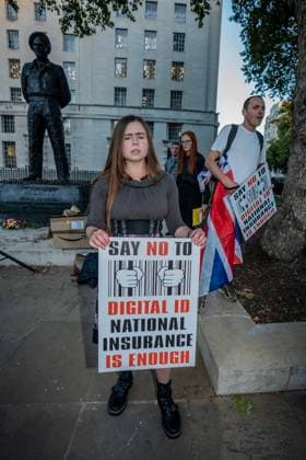 October 6, 2025, London, United Kingdom: A protester holds a placard during the demonstration. A couple of hundred people gathered outside Downing Street to protest against Keir Starmer™s proposal to introduce digital ID into the UK. The demonstration was arranged by Turning Point the organisation originally set up by murdered American far-right activist Charlie Kirk. London United Kingdom - ZUMAs197 20251006_aaa_s197_222 Copyright: xLabxKyxMox