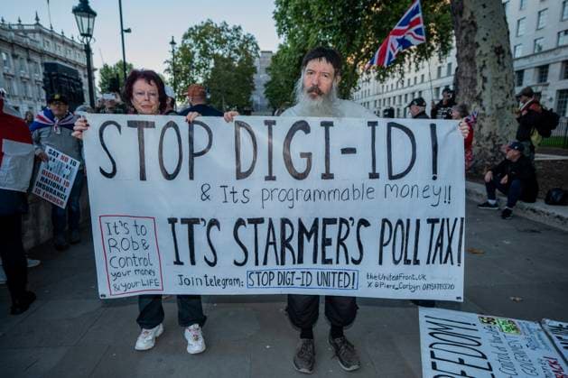 October 6, 2025, London, United Kingdom: Protestors hold a large banner during the demonstration. A couple of hundred people gathered outside Downing Street to protest against Keir Starmer™s proposal to introduce digital ID into the UK. The demonstration was arranged by Turning Point the organisation originally set up by murdered American far-right activist Charlie Kirk. London United Kingdom - ZUMAs197 20251006_aaa_s197_240 Copyright: xLabxKyxMox