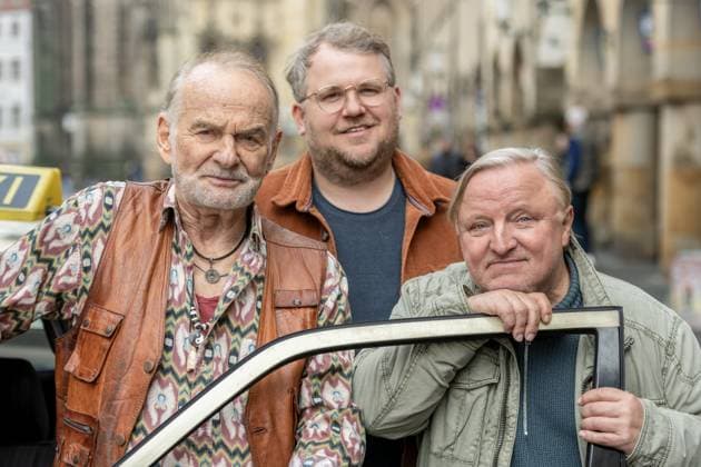 Photo session during the filming of the Maskerade crime scene on October 7, 2025 From left to right Actor Claus D Clausnitzer role name Herbert Vaddern Thiel , actor Björn Meyer role name Mirko Schrader , and actor Axel Prahl role name Frank Thiel The Maskerade