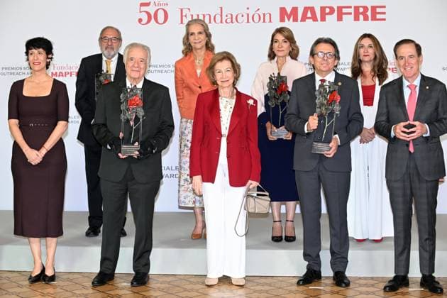 Queen Sofía presides over the presentation of the Mapfre Foundation Social Awards 2025 I D The Minister of Inclusion, Social Security and Migration in Spain is Elma Saiz Delgado, Alejandro Izuzquiza, João Carlos Martins, Infanta Elena, Queen Sofía, Cesarina Fabián Medina, Juan Manuel Buergo and the President of the Mapfre Foundation, Antonio Huertas Mejías, FAMOUS AWARDS MAFRE FOUNDATION MAFRE REALEZA José Madrid Madrid Spain  Copyright: xJosÃ xOlivax 7012523