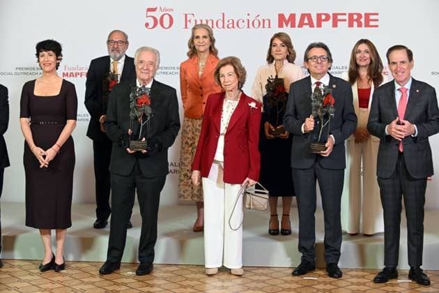 Queen Sofía presides over the presentation of the Mapfre Foundation Social Awards 2025 I D The Minister of Inclusion, Social Security and Migration in Spain is Elma Saiz Delgado, Alejandro Izuzquiza, João Carlos Martins, Infanta Elena, Queen Sofía, Cesarina Fabián Medina, Juan Manuel Buergo and the President of the Mapfre Foundation, Antonio Huertas Mejías, FAMOUS AWARDS MAFRE FOUNDATION MAFRE REALEZA José Madrid Madrid Spain  Copyright: xJosÃ xOlivax 7012525