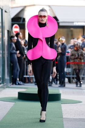 (251008) -- PARIS, Oct. 8, 2025 -- A model presents a creation from the ready-to-wear Spring Summer 2026 collections by Pierre Cardin during the Paris Fashion Week, in Paris, France, on Oct. 7, 2025. ( Handout via Xinhua) FRANCE-PARIS-FASHION WEEK-PIERRE CARDIN MeetEurope