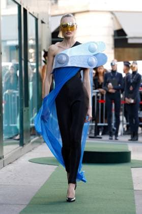 (251008) -- PARIS, Oct. 8, 2025 -- A model presents a creation from the ready-to-wear Spring Summer 2026 collections by Pierre Cardin during the Paris Fashion Week, in Paris, France, on Oct. 7, 2025. ( Handout via Xinhua) FRANCE-PARIS-FASHION WEEK-PIERRE CARDIN MeetEurope