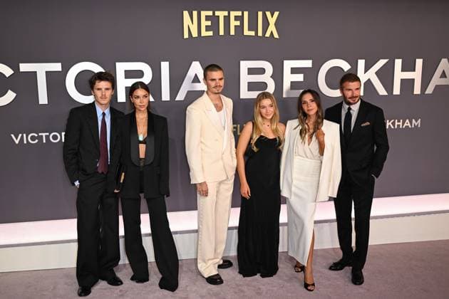 Entertainment Bilder des Tages Celebrities arrive at the world premiere of Netflix™s ˜Victoria Beckham™ at Curzon Mayfair, London Featuring: Cruz Beckham, Jackie Apostel, Romeo Beckham, Harper Beckham, Victoria Beckham, David Beckham Where: London, United Kingdom When: 08 Oct 2025 Credit: Cover Images EDITORIAL USE ONLY. NOT FOR USE BY NEWSPAPERS BASED IN THE UK. Copyright: xx coverimg55163713